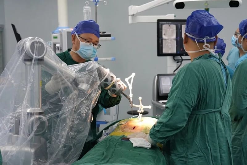 骨科手术机器人在黔西南州人民医院“上岗” 完成首例手术